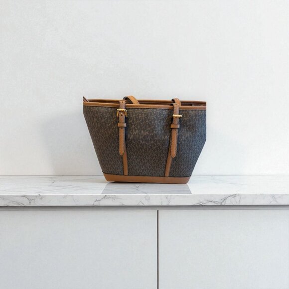 Michael Kors Signature Tote – Iconic Style & Everyday Function - Picture 3 of 5